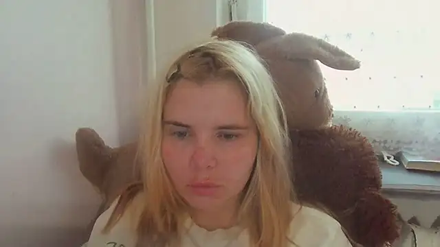 Snapshot of HornyElena chatting on June 21, 3:07 pm HornyElena online show from June 21, 3:07 pm