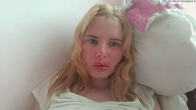 Snapshot of HornyElena chatting on May 20, 2:47 pm HornyElena online show from May 20, 2:47 pm