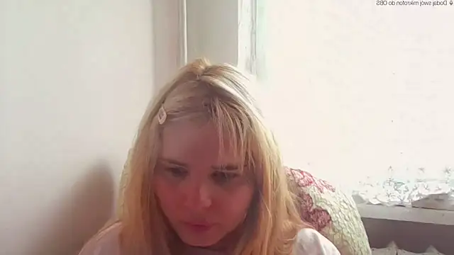 Snapshot of HornyElena chatting on May 11, 12:28 pm HornyElena online show from May 11, 12:28 pm