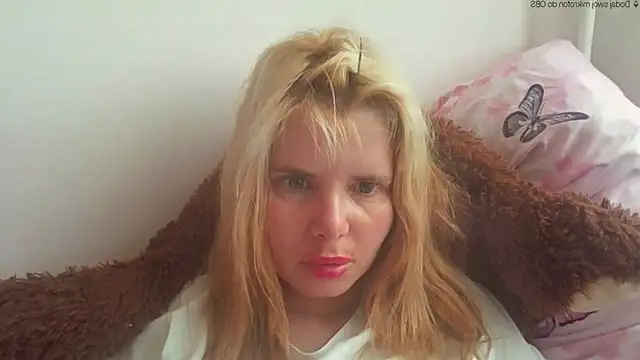 Snapshot of HornyElena chatting on May 26, 2:37 pm HornyElena online show from May 26, 2:37 pm