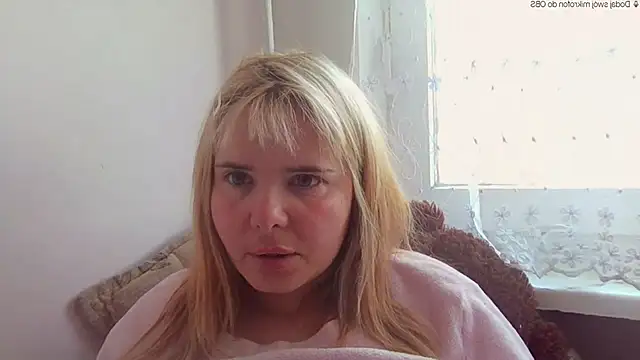 Snapshot of HornyElena chatting on May 14, 10:56 am HornyElena online show from May 14, 10:56 am
