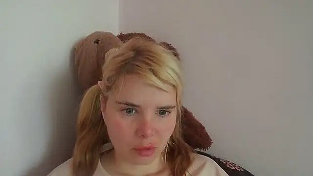 Snapshot of HornyElena chatting on July 7, 10:08 am HornyElena online show from July 7, 10:08 am