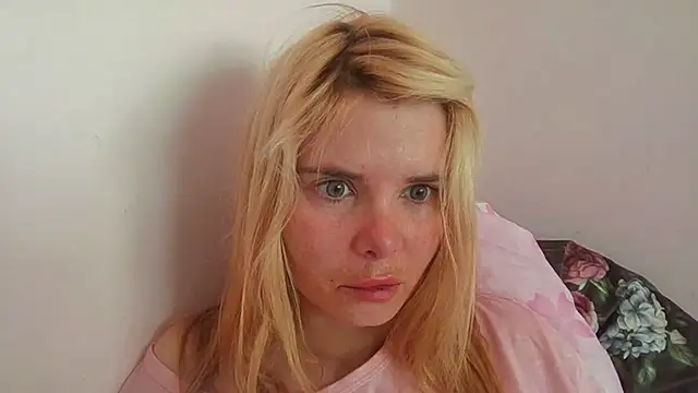 Snapshot of HornyElena chatting on July 13, 12:59 pm HornyElena online show from July 13, 12:59 pm