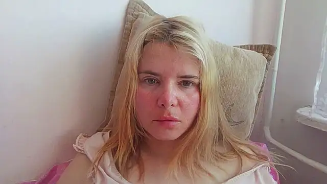 HornyElena online show from April 17, 10:18 am