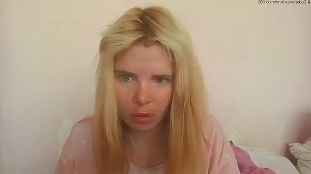 Snapshot of HornyElena chatting on June 1, 2:50 pm HornyElena online show from June 1, 2:50 pm