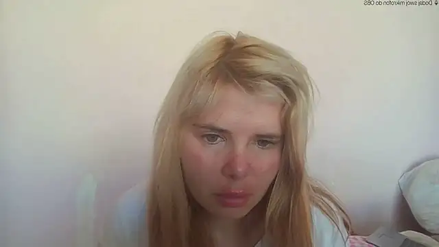 Snapshot of HornyElena chatting on May 27, 3:30 pm HornyElena online show from May 27, 3:30 pm