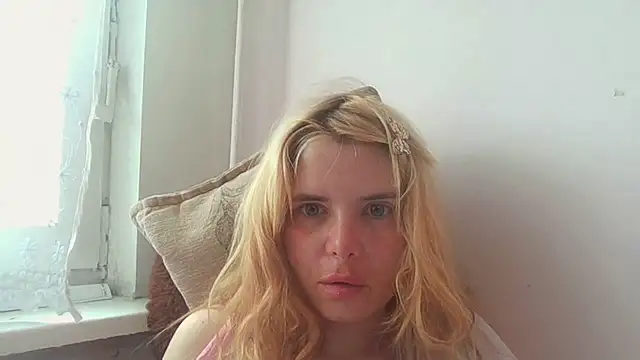 Snapshot of HornyElena chatting on June 13, 1:09 pm HornyElena online show from June 13, 1:09 pm