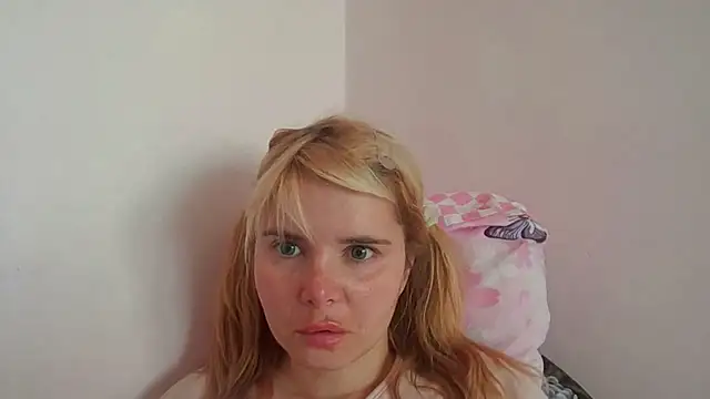 Snapshot of HornyElena chatting on July 12, 12:17 pm HornyElena online show from July 12, 12:17 pm