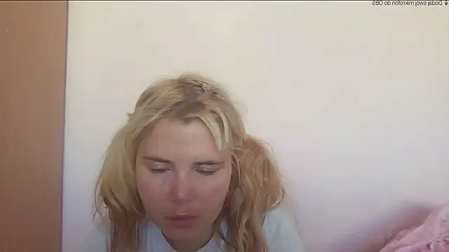 Snapshot of HornyElena chatting on May 29, 3:18 pm HornyElena online show from May 29, 3:18 pm