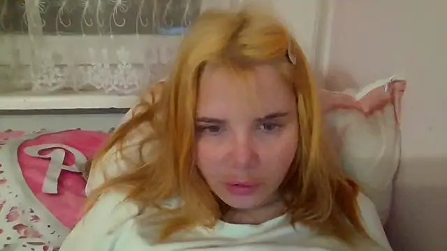 Snapshot of HornyElena chatting on January 11, 6:37 pm HornyElena online show from January 11, 6:37 pm