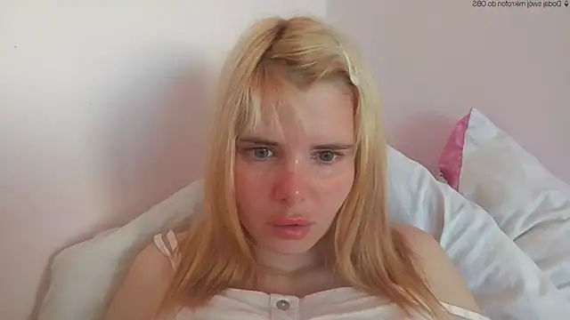 Snapshot of HornyElena chatting on June 2, 2:50 pm HornyElena online show from June 2, 2:50 pm