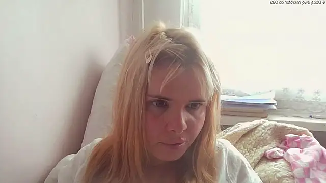 Snapshot of HornyElena chatting on May 5, 10:29 am HornyElena online show from May 5, 10:29 am