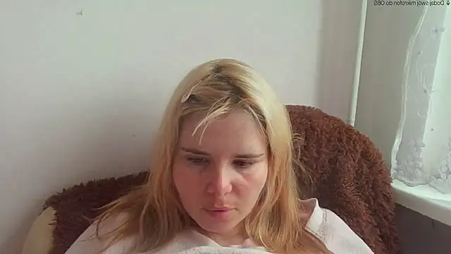 Snapshot of HornyElena chatting on May 18, 3:06 pm HornyElena online show from May 18, 3:06 pm