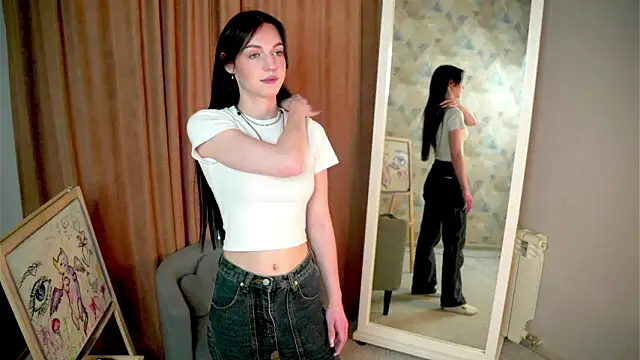 Snapshot of AdellaMacht chatting on November 13, 9:57 am AdellaMacht online show from November 13, 9:57 am