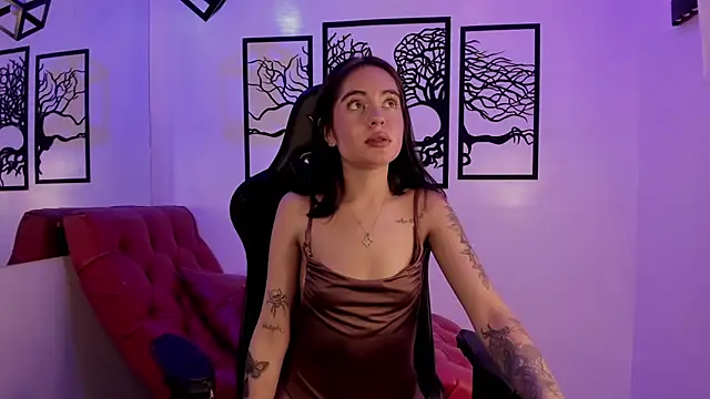 Snapshot of Eiimy_Milleer_ chatting on January 14, 3:48 pm Eiimy Milleer online show from January 14, 3:48 pm