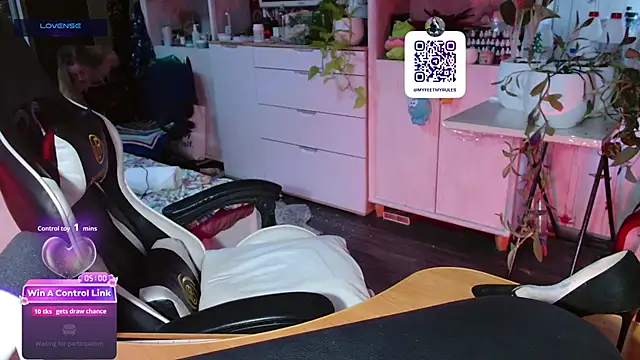 dominyantrix online show from April 13, 10:41 am