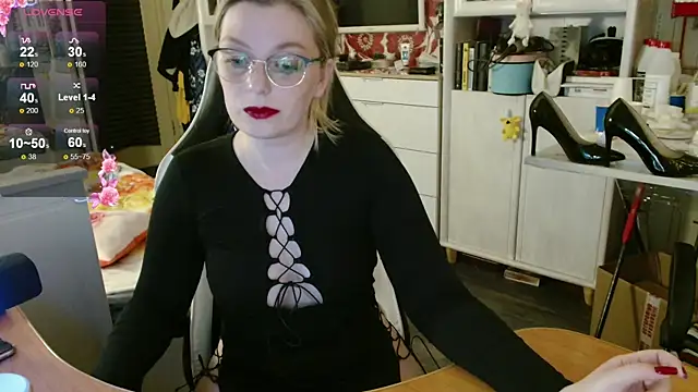 dominyantrix online show from December 1, 9:15 pm