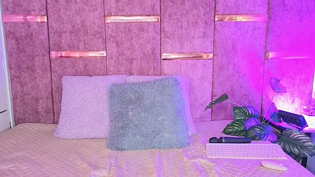  ViolletteNoir  online show from December 20, 8:12 pm