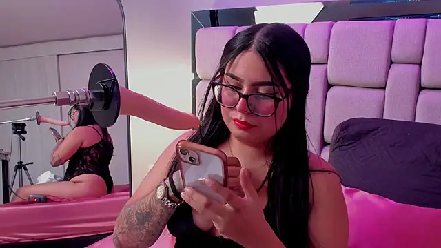 Amy whittee online show from December 17, 7:19 pm