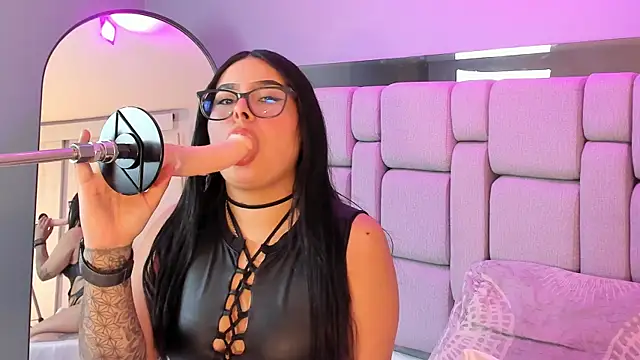 Amy whittee online show from December 5, 7:23 pm