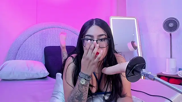 Amy whittee online show from November 11, 7:30 pm