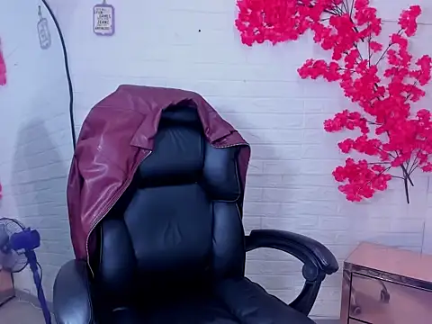 Snapshot of MiaStorm1 chatting on November 8, 11:41 pm MiaStorm1 online show from November 8, 11:41 pm