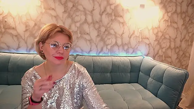 Snapshot of AmaraNights chatting on December 4, 1:48 am AmaraNights online show from December 4, 1:48 am