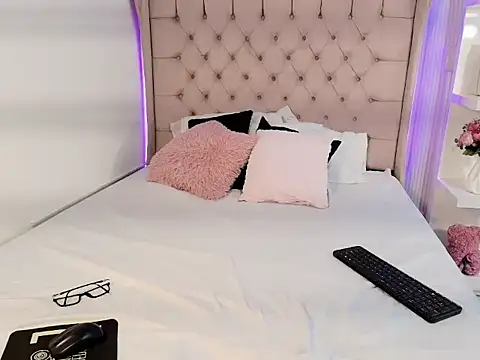 cheerry moon online show from November 8, 9:02 am