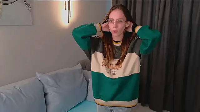 Snapshot of JuliaPeters chatting on December 3, 8:03 am JuliaPeters online show from December 3, 8:03 am