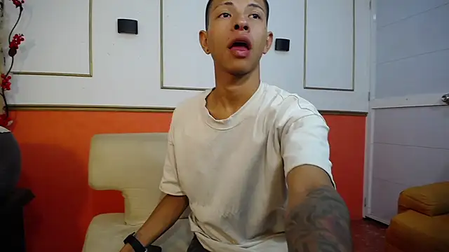 Tessachains 2  online show from December 5, 1:38 am