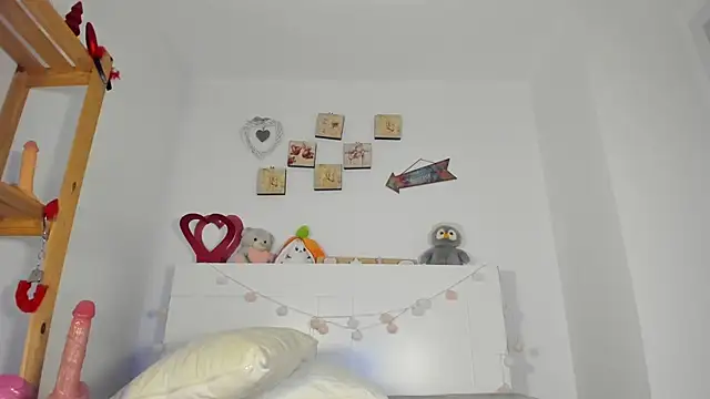 Blueee diamond online show from April 9, 8:59 pm