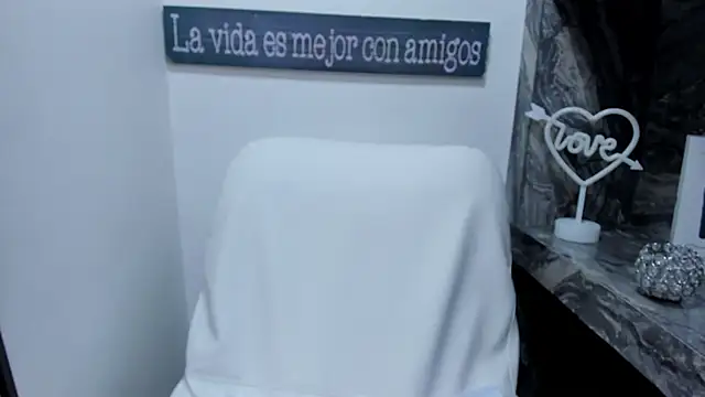 Snapshot of foxy_daphne chatting on November 8, 6:11 pm foxy daphne online show from November 8, 6:11 pm