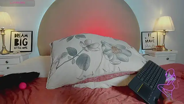 honey vixen  online show from February 19, 8:50 pm