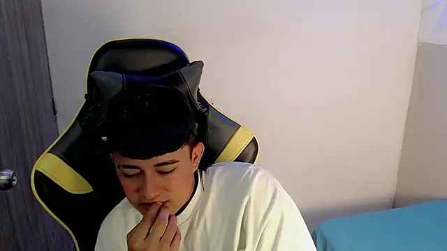 Tatann 18 online show from November 27, 8:53 pm