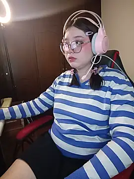 Snapshot of Michi_sauria1 chatting on July 15, 12:56 pm Michi sauria1 online show from July 15, 12:56 pm