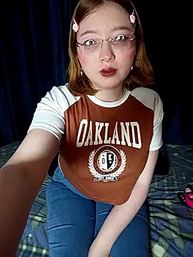 Snapshot of Michi_sauria1 chatting on December 18, 7:24 am Michi sauria1 online show from December 18, 7:24 am