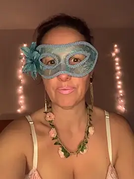 massagistahotbrunette online show from March 26, 9:35 pm