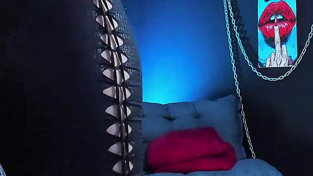 KatrinaStone online show from April 8, 9:05 pm