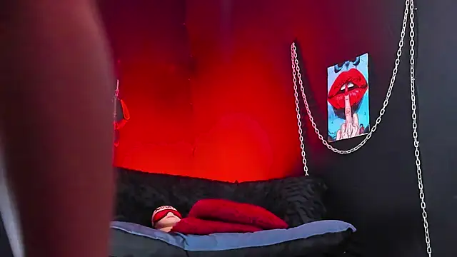 KatrinaStone online show from March 13, 5:40 pm