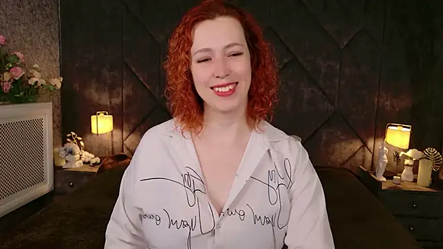 Snapshot of Evie_Berret chatting on June 17, 9:03 pm Evie Berret online show from June 17, 9:03 pm