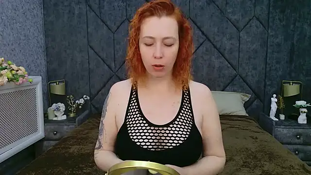 Evie Berret online show from March 1, 8:42 pm