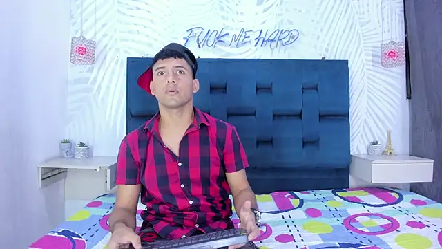 KEVIN MCKINLEY online show from November 6, 5:33 am