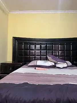 Snapshot of NiaLong21_ chatting on December 2, 8:32 pm NiaLong21 online show from December 2, 8:32 pm