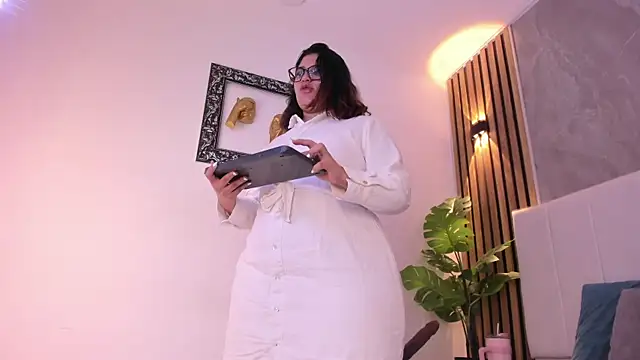 Snapshot of Carlotta_de_velour chatting on June 22, 3:12 am Carlotta de velour online show from June 22, 3:12 am