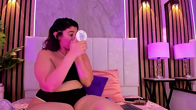 Snapshot of Carlotta_de_velour chatting on February 13, 3:06 am Carlotta de velour online show from February 13, 3:06 am