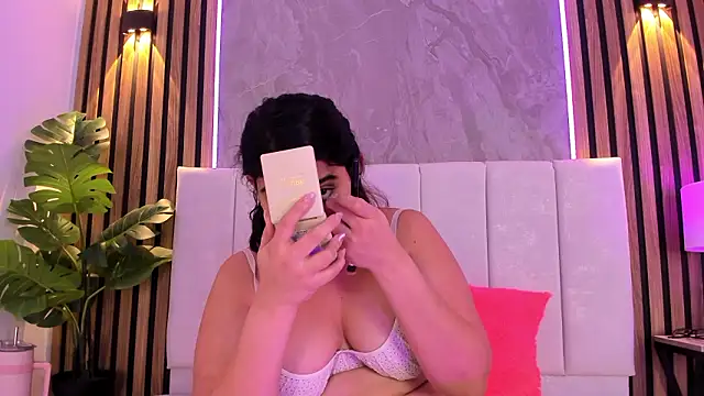 Carlotta de velour online show from March 24, 3:06 am