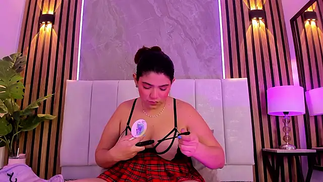 Snapshot of Carlotta_de_velour chatting on February 16, 3:16 am Carlotta de velour online show from February 16, 3:16 am