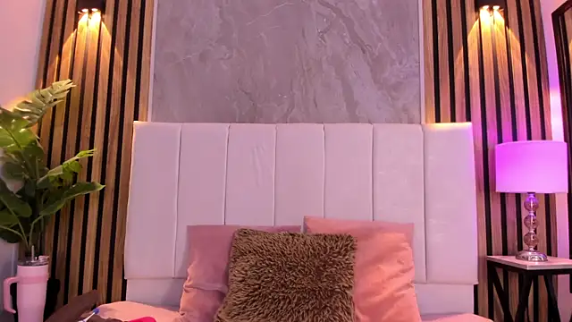 Snapshot of Carlotta_de_velour chatting on July 6, 2:29 am Carlotta de velour online show from July 6, 2:29 am