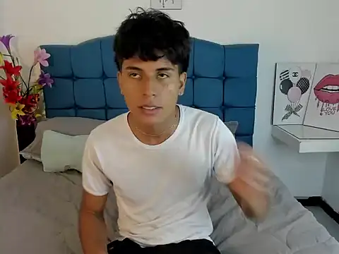 Valentino Lane online show from January 8, 2:17 am