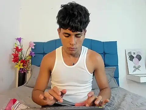 Valentino Lane online show from January 14, 2:04 am